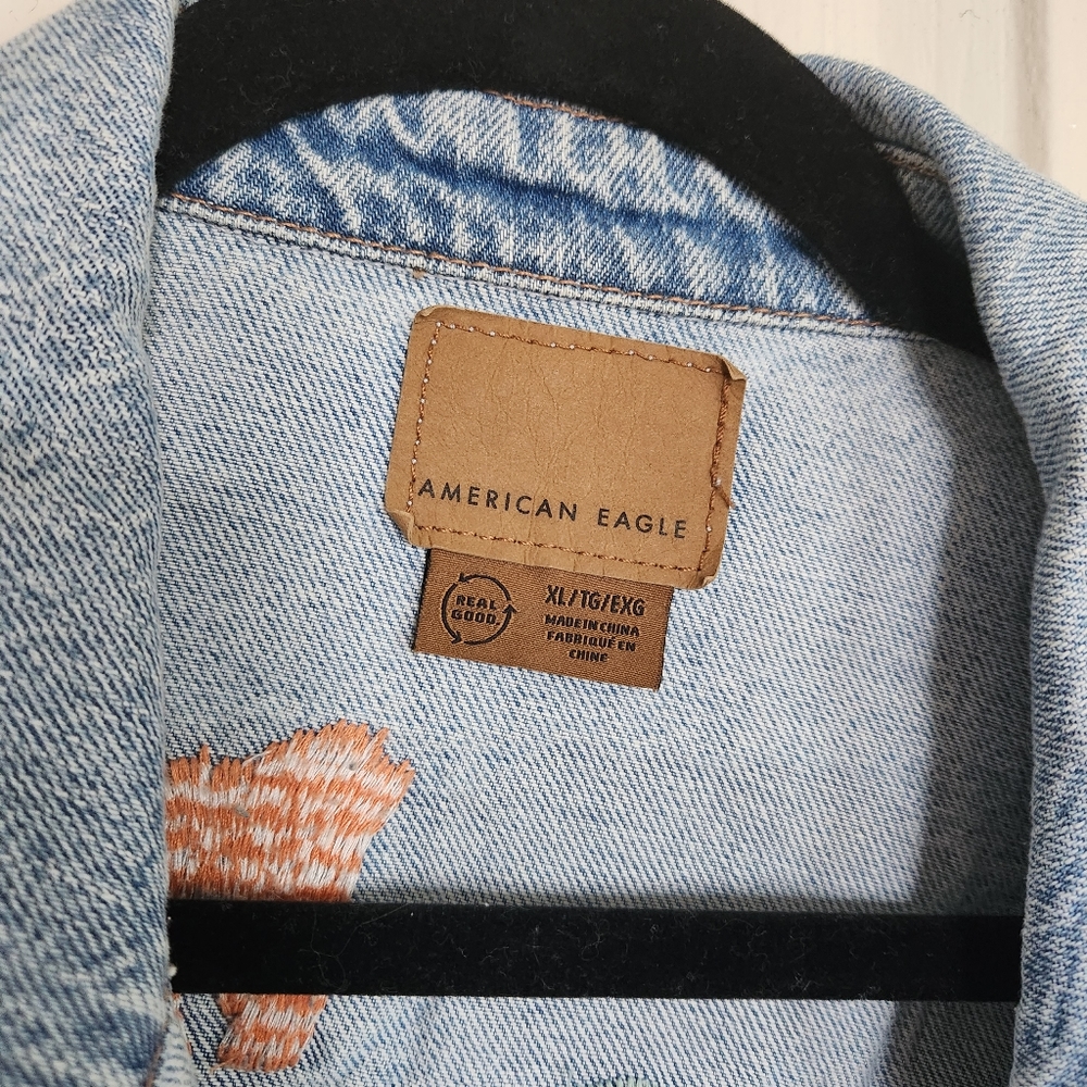 American Eagle Cropped Distressed Oversized Jean Jacket with embroidered poppies - Picture 3 of 6